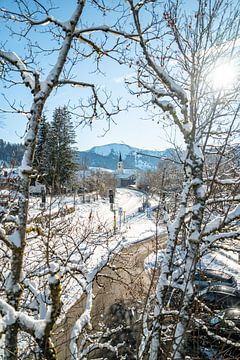 Oberstaufen in de winter met uitzicht op de Hochgrat van Leo Schindzielorz