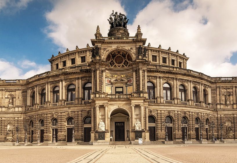 Semperoper Dresden van Ilya Korzelius