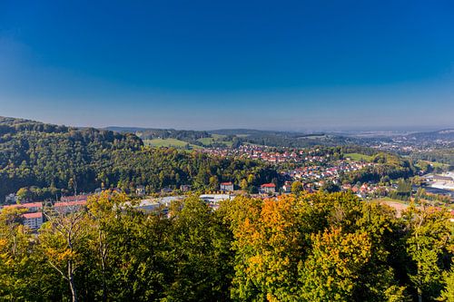 Les ruines du château de Scharfenburg en robe d'automne
