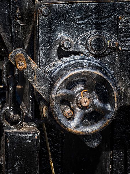 Winch / Nautical equipment aboard a ship by Luc V. de Zeeuw