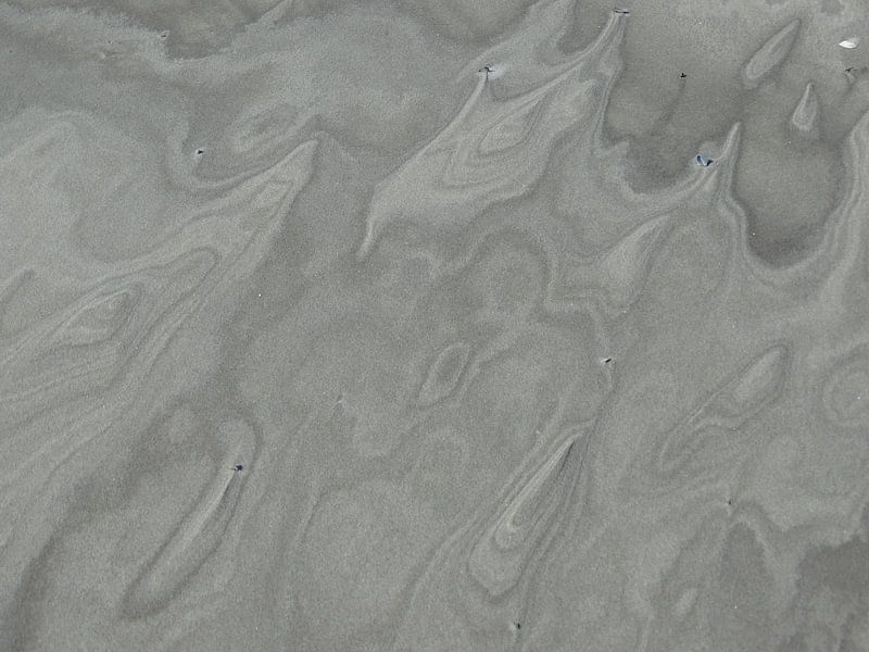 Gemarmerd strand zand van Tineke Laverman