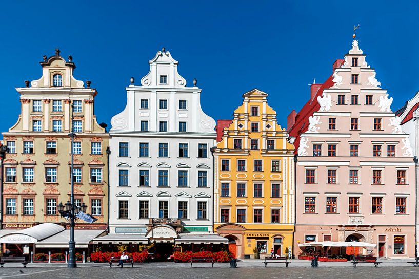 Vue des belles façades colorées des maisons de Cracovie (Pologne) par Rita Phessas