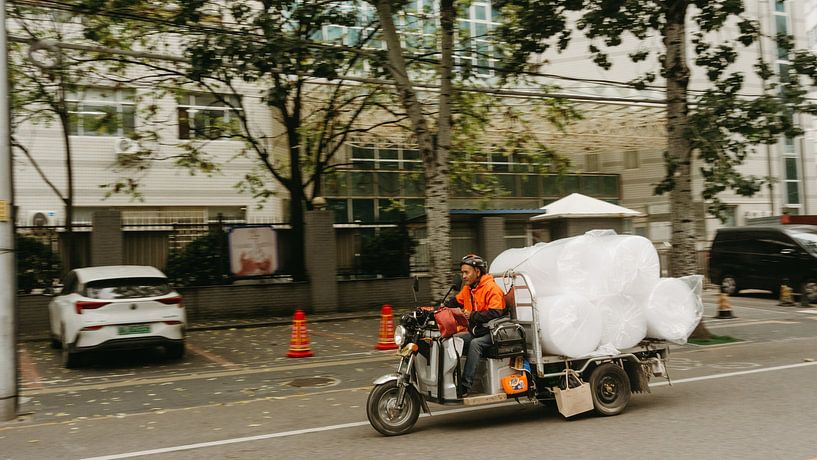 Dynamic street scene in China by Diederik De Mezel
