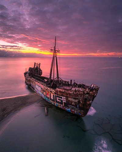 Naufrage en Grèce au coucher du soleil