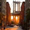 Pont de Manhattan au lever du soleil - scène de rue atmosphérique sur Vlindertuin-Art
