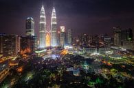 Machtige toren midden in Kuala Lumpur van Roy Poots thumbnail