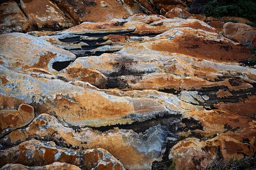 Rotsen langs de kust bij St. Francis Bay van Henk Derks