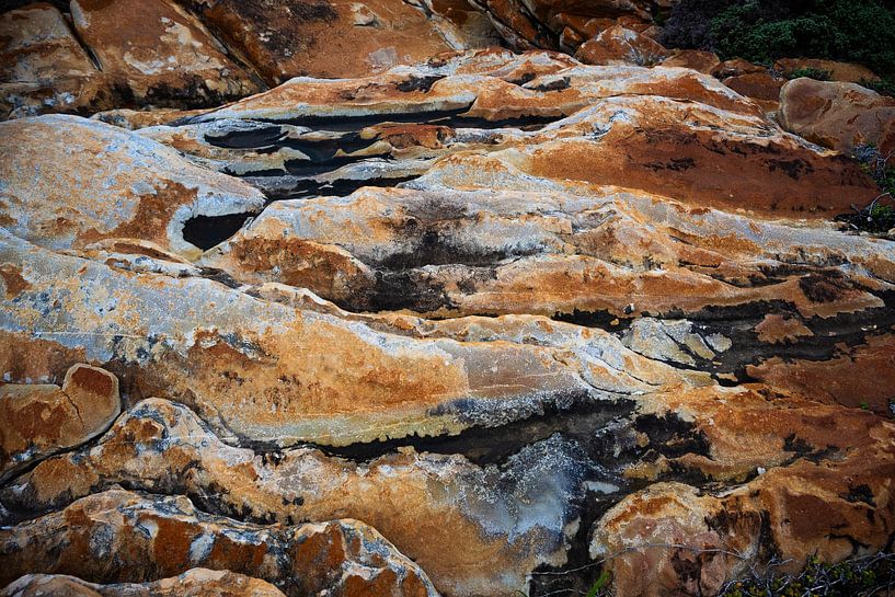 Rotsen langs de kust bij St. Francis Bay van Henk Derks