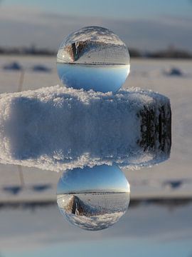 glazen bol winter van Fotografie Sybrandy