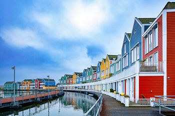 Houten (Utrecht) - Kleurrijke huisjes aan de Rietplas