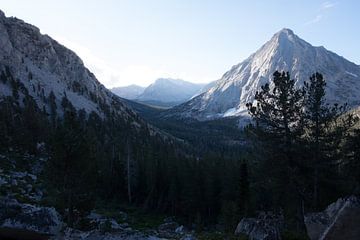Blick auf die Sierra Nevada auf dem John Muir Trail von Moniek Kuipers