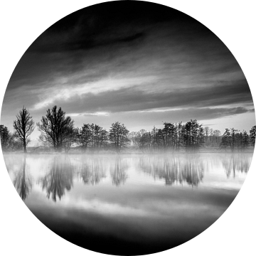 Reflecting in B&W van Ruud Peters