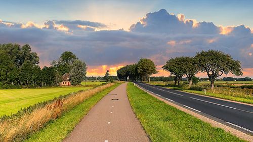 Polderweg met fietspad