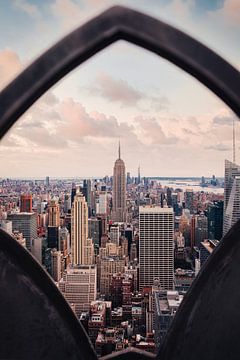 New York City doorkijk op Empire State building van Thea.Photo