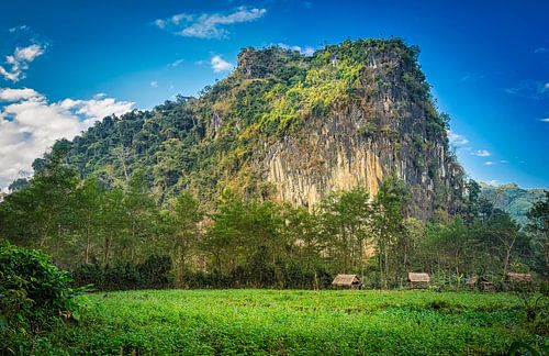 Hutjes voor de bergwand, Laos