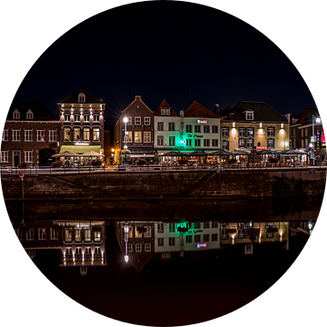 Roermond by night van Maurice Meerten