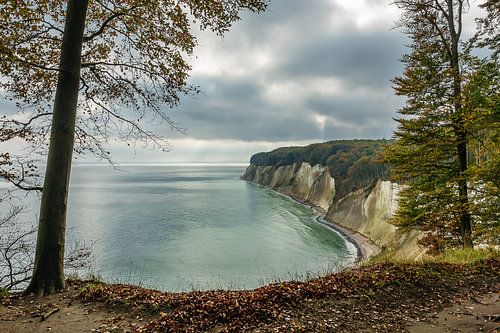 Die Ostseeküste auf der Insel Rügen im Herbst