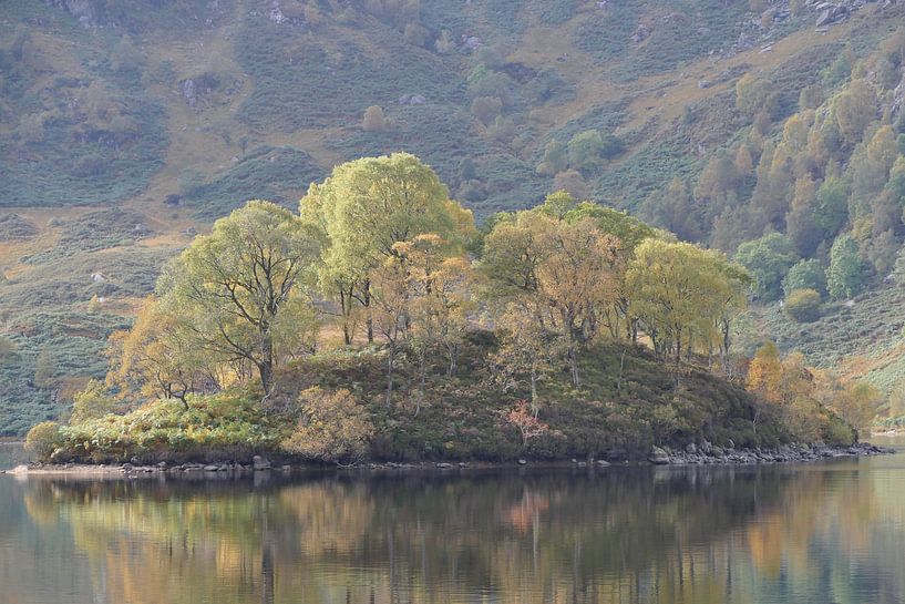 Insel im Loch Katerina von Peter Polling