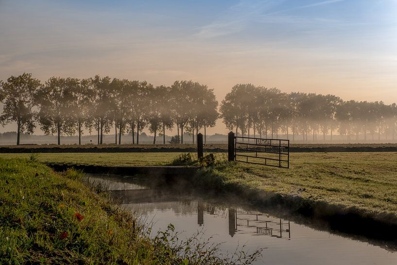 Fence with title AVONTURE by Moetwil en van Dijk - Fotografie