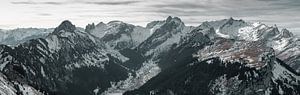 Vue panoramique de la chaîne de montagnes des Alpstein