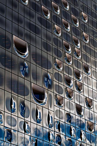 Glass façade of the Elbphilharmonie by Silva Wischeropp