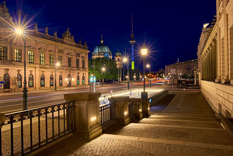 Night shot Unter den Linden in Berlin by Jenco van Zalk