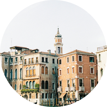 Reisfotografie | Architectuur van Venetië | Pastelkleurige gebouwen en de grachten | Italië van Raisa Zwart