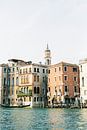 Reisefotografie | Architektur in Venedig | Pastellfarbene Gebäude und die Kanäle Italien von Raisa Zwart Miniaturansicht