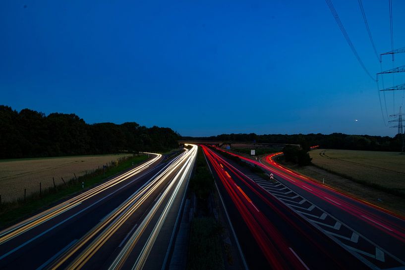 Deutsche Autobahn A57 bei Nacht von picture_creates