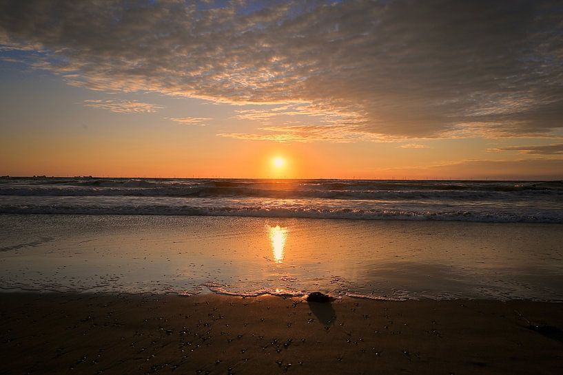 Zonsondergang aan strand von Peter van Rijn