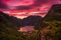 Geiranger  Sonnenuntergang in Norwegen von Bart Berendsen Miniaturansicht