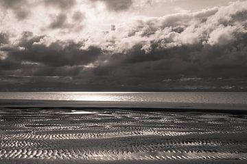 Dreigende Wolken van Zeeland op Foto