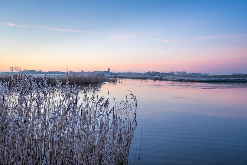 Zonsopgang op een winterse dag van Goffe Jensma