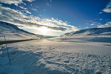 Noors hooggebergte, besneeuwde bergen en landschap van Martin Köbsch