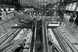 La gare centrale de Berlin, où les destinations se croisent sur Robert Jan Smit