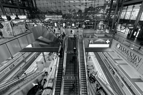 La gare centrale de Berlin, où les destinations se croisent sur Robert Jan Smit