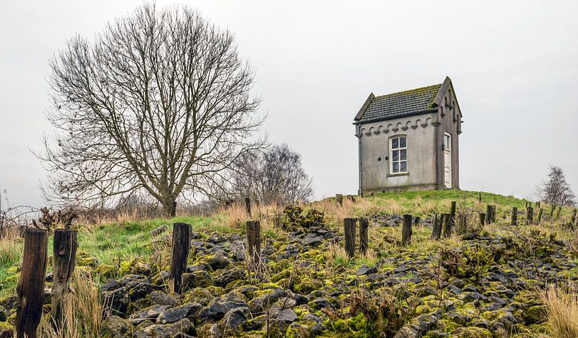 Peilhuisje Steenbergse Sas by Ruud Morijn
