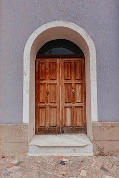 Holz-Bogentür in Ulàssai, Sardinien