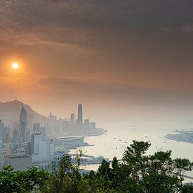 Coucher de soleil sur le port Victoria de Hong Kong sur Paul Dings