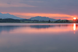 Sonnenuntergang an einem See von Christina Neuhaus-Petrosino