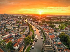 Thorbeckgracht-Kanal in Zwolle bei Sonnenuntergang im Sommer von Sjoerd van der Wal Fotografie