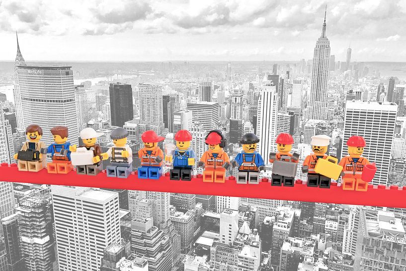 ik zal sterk zijn geld kubus Lunch atop a skyscraper Lego edition - New York van Marco van den Arend op  canvas, behang en meer