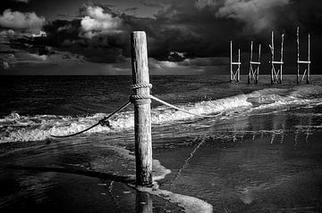 Stürmische Wolken über dem Meer von Gerard Goseling