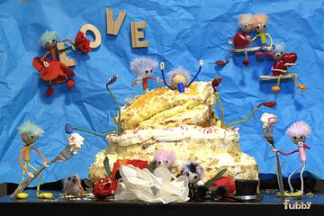 Fubby party with wedding cake and bride. by Sailographic Paula