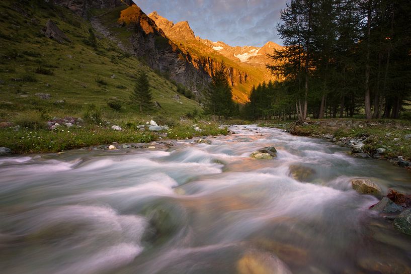 Alpenglühen in den französischen Alpen von Hans van den Beukel