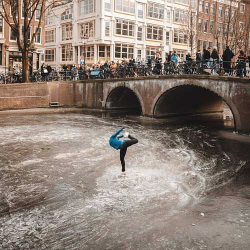 Figure skating on the Amsterdam canals