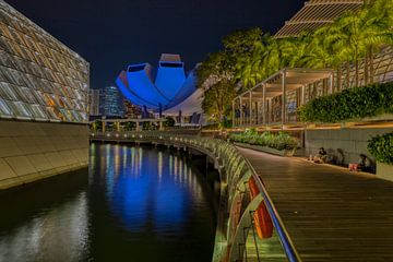 Prachtige Avond in Singapore city stad . van Claudia De Vries