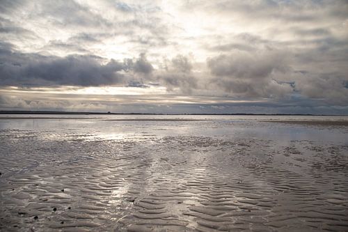 Laagtij en prachtige wolkenlucht