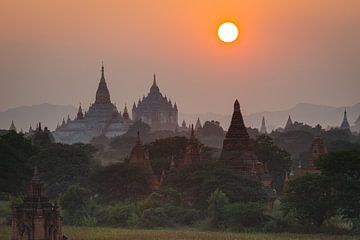 De tempels van Bagan in Myanmar van Roland Brack