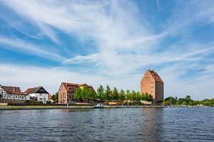 Blick über die Peene auf die Stadt Loitz